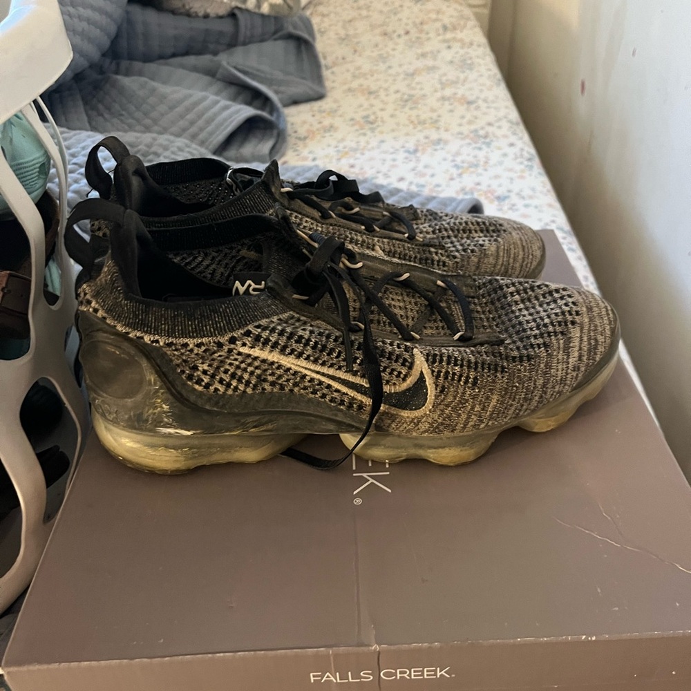 Nike Kids Black and Gray Sneakers